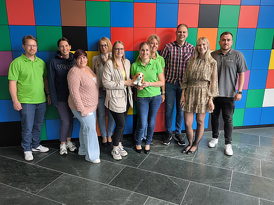 Foto von Mitarbeitenden der VGH Versicherungen und Neodigital Versicherung.